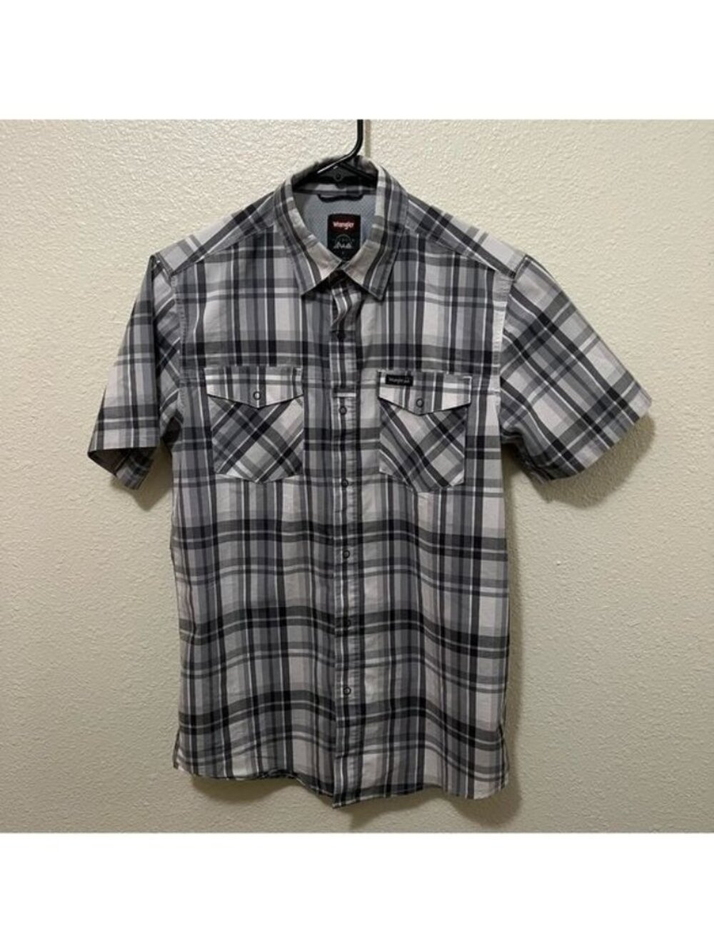 Wrangler Men’s Outdoor Gray Plaid Button Up Shirt Sz S